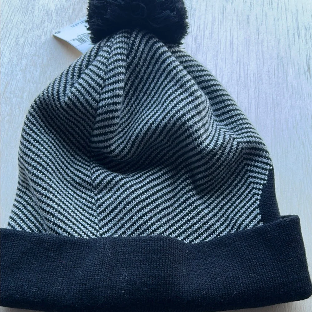 Nike Florida Gators UF Striped Pom Beanie Black Grey Knit Hat C12976 NEW